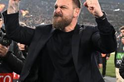 爱游戏体育 -勒沃库森发布备战花絮，今夜刷新队史纪录，荷甲任务艰巨，心理建设被强调(巴萨vs勒沃库森集锦)