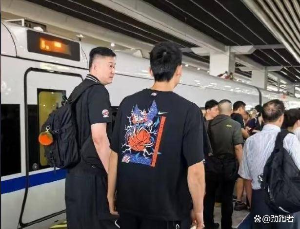 包含亚洲杯赛程吃紧,孟菲斯灰熊赛后回应争议,底气十足,资深球员宣示担当的词条 包含亚洲杯赛程吃紧,孟菲斯灰熊赛后回应争议,底气十足,资深球员宣示担当的词条